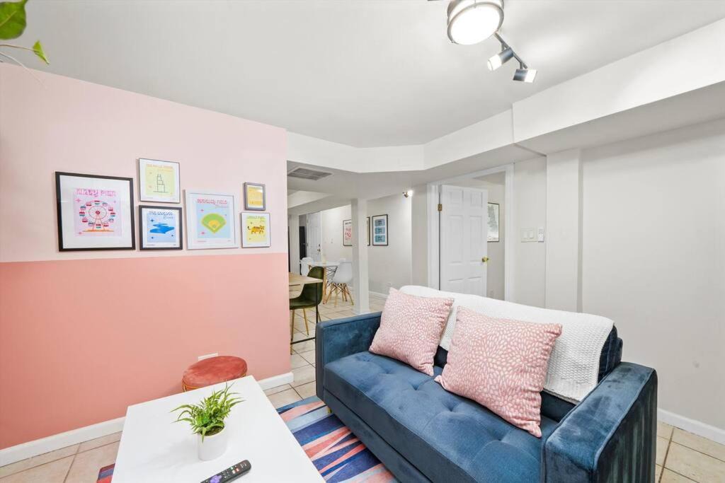 Mayfair Apartment | Walk to Train l Near attractions and ORD l Free Parking l Patio