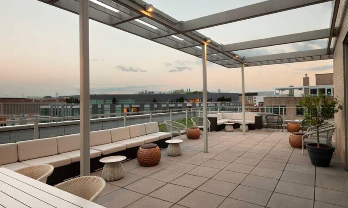 West End House | Warm and Inviting: Steps to Georgetown University | Perfect for Couple Getaway