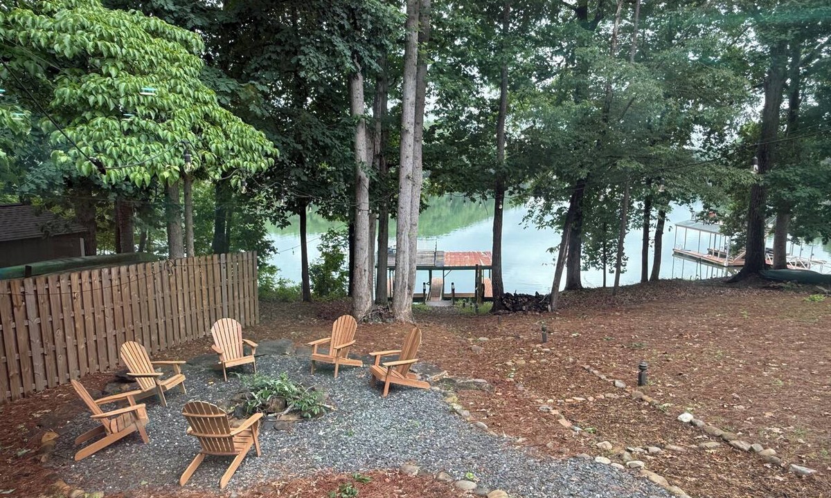 Gainesville Cottage | WATER FRONT 3-bedroom cottage on Lake Lanier