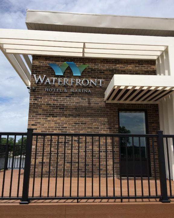 Johnsburg Hotel | Waterfront Hotel and Marina