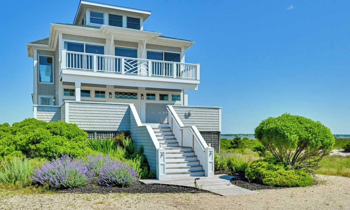 West Hampton Dunes House | Waterfront Westhampton Haven: Private Beach