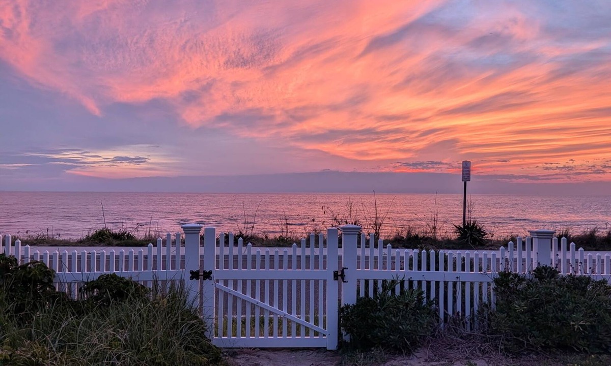 Town Bank House | WATERS EDGE VILLA BEACH FRONT Pet Friendly N.Cape May