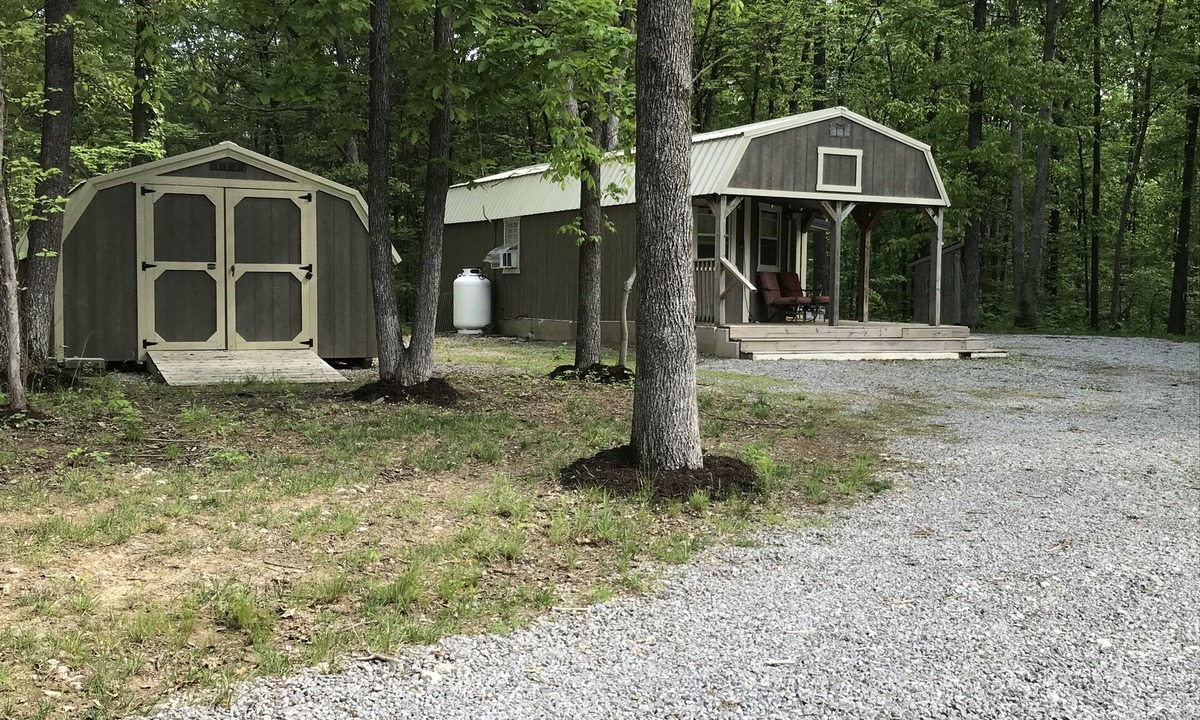 Bluford Cabin | Whispering Oaks - Cozy cabin in the woods