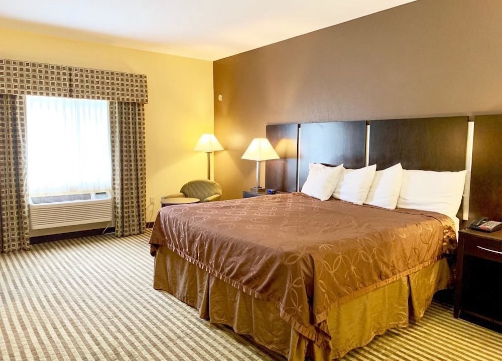 Hamden Hotel | Whitney Inn & Suites