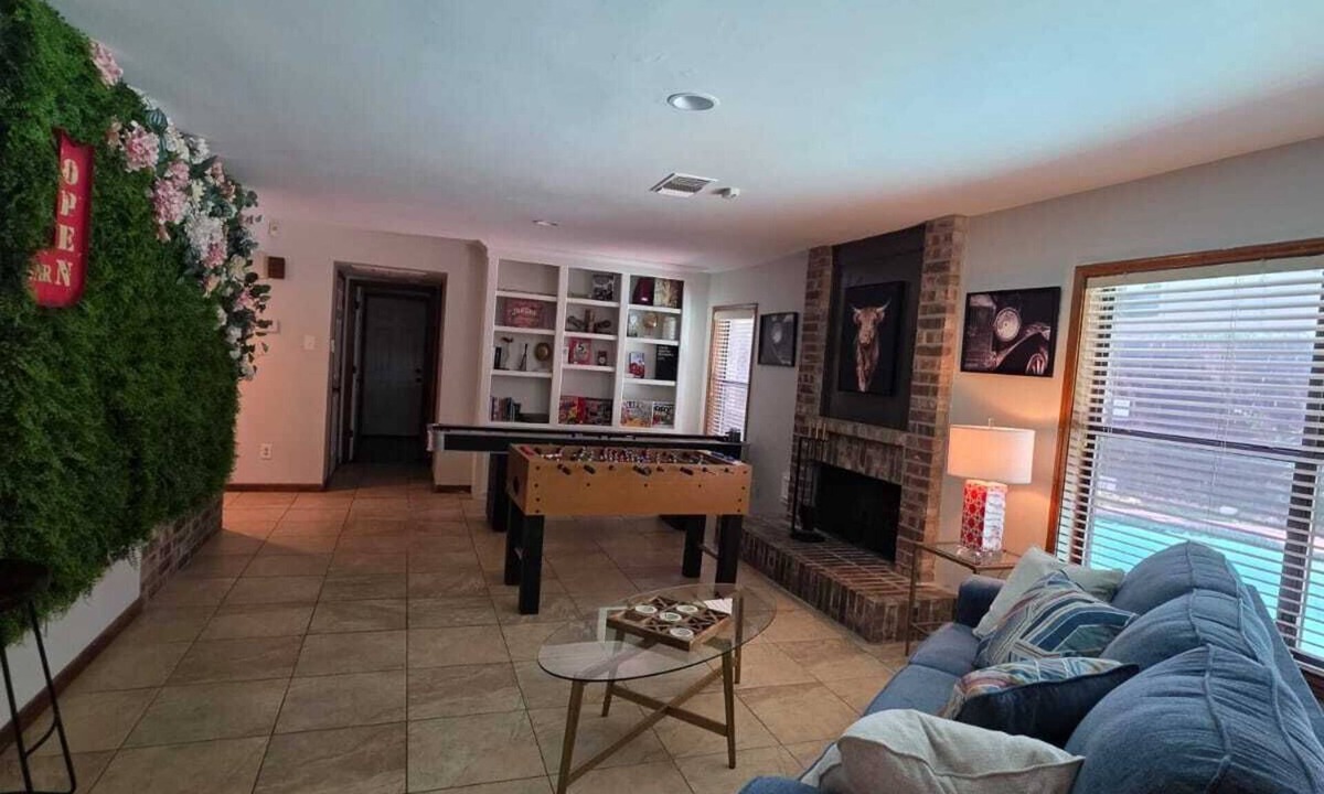 North Arlington House | Winding Hollow : Spacious 5-bedroom house in tranquil Arlington