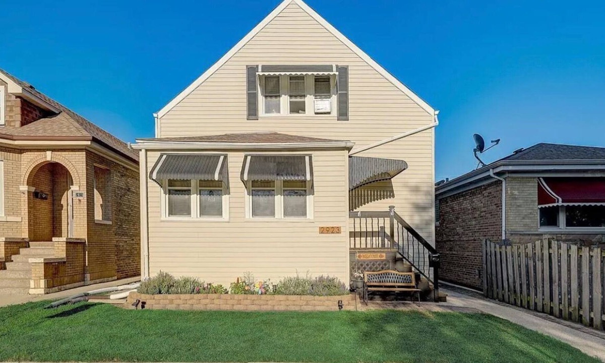 Belmont Cragin House | Wonderful 2 unit home