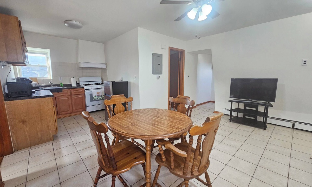 Harrison Apartment | World Cup - Walk to PATH Easy NYC & MetLife Access Parking