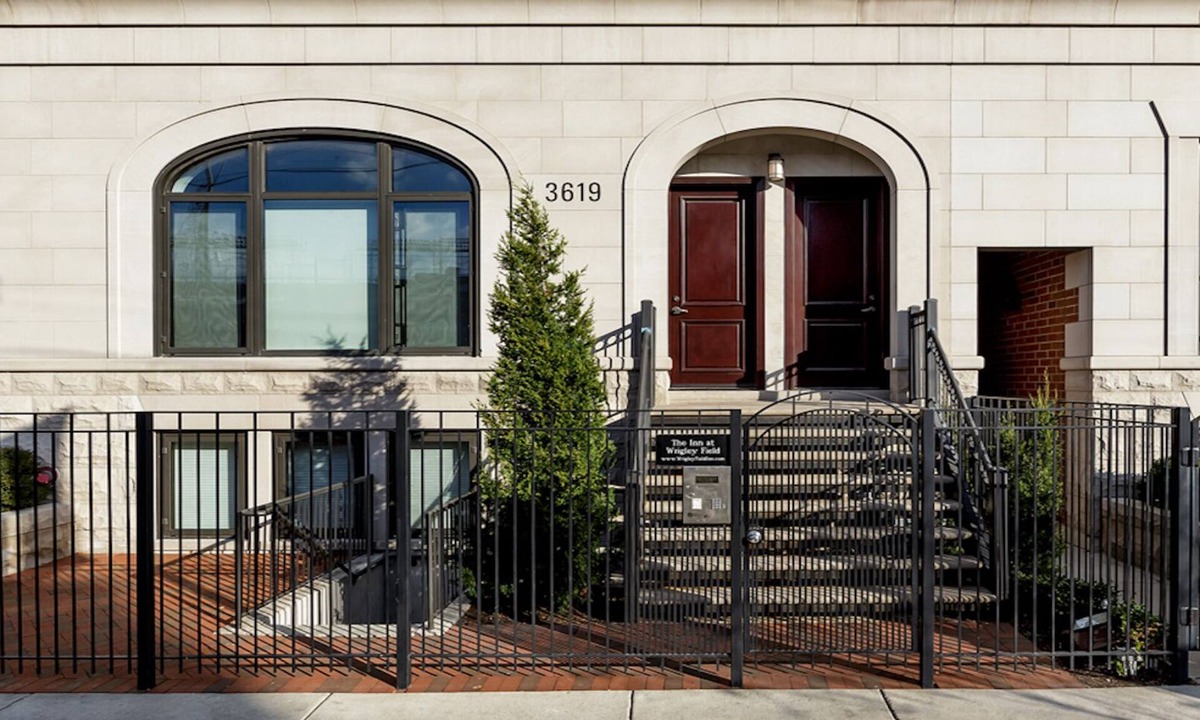 Lakeview Condo | Wrigley Field All Star Suite 3 Bedrooms 2 Bath