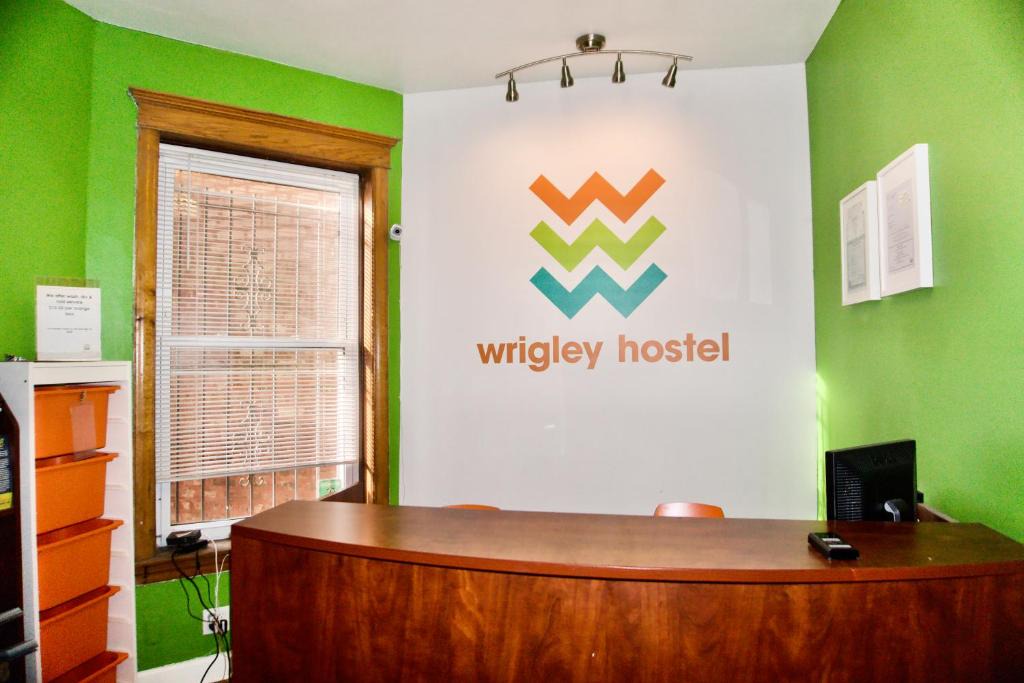 Lakeview Hostel | Wrigley Hostel - Chicago