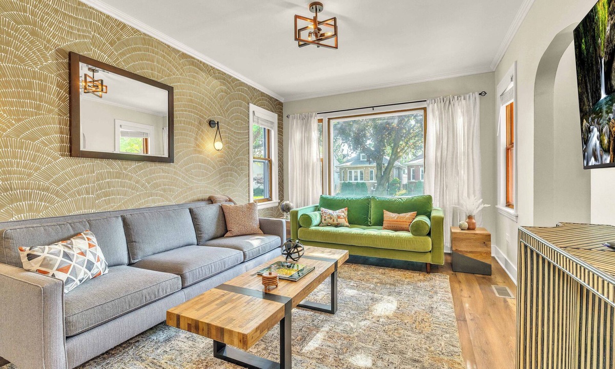 Brookfield House | Your Chicago Hub~ 4 minute Walk to Train~ Pets OK