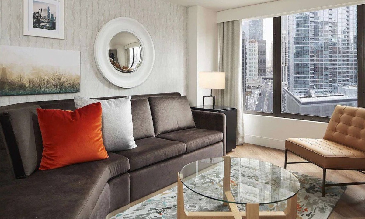 Streeterville House | Your Relaxing Getaway Awaits! 2 Convenient Units, Outdoor Pool, Parking!