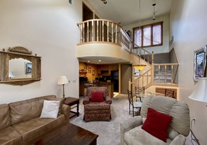 2 BR, 2 BA Galena Townhouse Near Downtown Shopping, Golf, Skiing, Hiking Trails!
