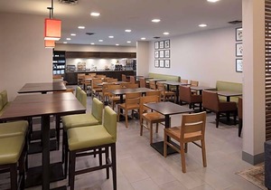 2-Star Hotel ∙ Country Inn & Suites by Radisson, Galena, IL