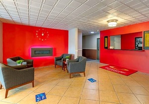 2-Star Hotel ∙ Econo Lodge Inn & Suites Granite City