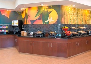 2-Star Hotel ∙ Fairfield Inn & Suites Peru