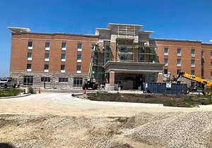 2-Star Hotel ∙ Hampton Inn Champaign Southwest
