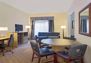 3-Star Hotel ∙ Wingate by Wyndham - Arlington Heights