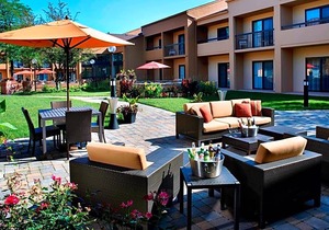 3-Star Hotel ∙ Courtyard by Marriott Chicago Naperville