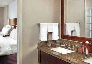 4-Star Hotel ∙ Chicago Marriott Suites Deerfield