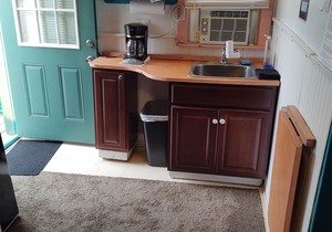 Affordable Ocean Beach, Fire Island Studio Sleeps 2 max, WiFi, 31" Smart ROKU TV