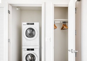 Airy Lakeview Studio, walk to Lakefront & Lincoln Park, by Blueground
