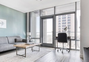 Airy Lakeview Studio, walk to Lakefront & Lincoln Park, by Blueground