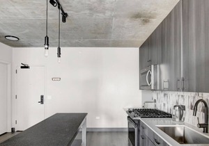 Airy West Loop 1BR w/ Gym, Pool & Lounge, 2 blocks from L, by Blueground