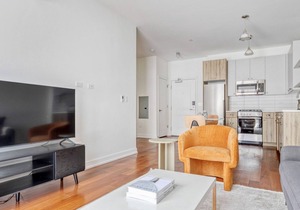 Amazing Uptown 1BR w/ Roof & W/D, 1 block to Red Line, by Blueground