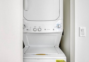 Amazing Wicker Park 2BR w/ W/D, 2 blocks to Blue Line, by Blueground