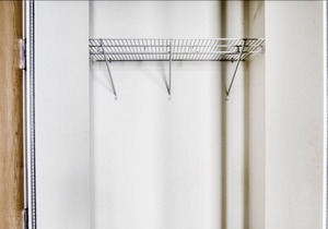 Amazing Wicker Park 2BR w/ W/D, 2 blocks to Blue Line, by Blueground