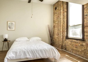 BEAUTIFULLY remodeled flat downtown - Sleeps 10!