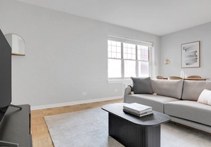 Bright Evanston 2BR, 1 mile from Northwestern campus, by Blueground