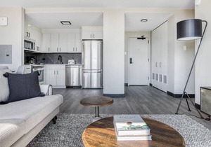 Bright Medical District 2BR w/ Gym + W/D, 1 block to L, by Blueground