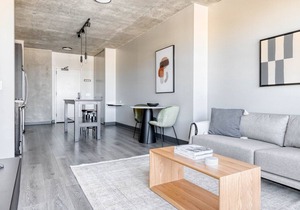 Charming West Loop 1BR w/ Pool & Gym, walk to Shops, by Blueground