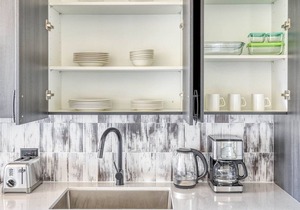 Charming West Loop 1BR w/ Pool & Gym, walk to Shops, by Blueground
