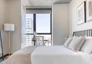 Charming West Loop 1BR w/ Pool & Gym, walk to Shops, by Blueground