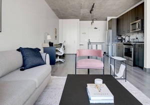 Charming West Loop 1BR w/ Pool & Gym, walk to Shops, by Blueground