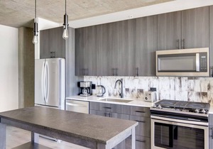 Charming West Loop 1BR w/ Pool & Gym, walk to Shops, by Blueground
