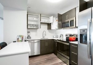 Chic Gold Coast Convertible w/Lounge near Oak Street by Blueground