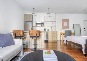 Classic Uptown Studio w/ Roof & W/D, near Red Line, by Blueground
