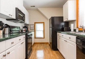 Clean Newly remodeled 2 bedroom apartment
