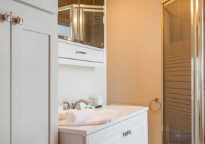 Clean Newly remodeled 2 bedroom apartment