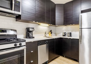 Crisp Gold Coast 1BR nr. Mariano Park & Oak St. Beach, by Blueground