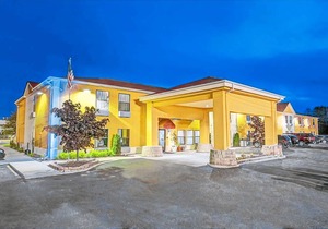 Days Inn by Wyndham Great Lakes - N. Chicago