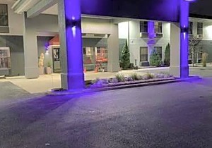 Days Inn by Wyndham Great Lakes - N. Chicago