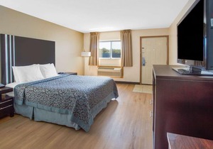 Days Inn by Wyndham Le Roy Bloomington Southeast
