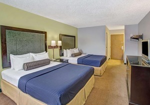 Days Inn by Wyndham Great Lakes N Chicago