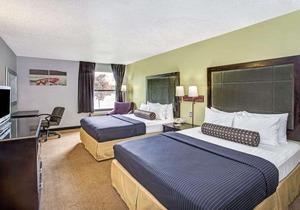 Days Inn by Wyndham Great Lakes N Chicago