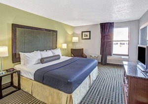 Days Inn by Wyndham Great Lakes N Chicago