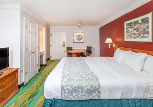 Days Inn & Suites by Wyndham Arlington Heights